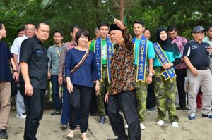 Walikota Padang Terima Secara Simbolis Konservasi Penyu Dari Daihatsu