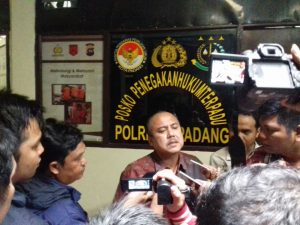 Wakil Ketua Dan Ketua BK DPRD Kota Padang Saling Cek-Cok