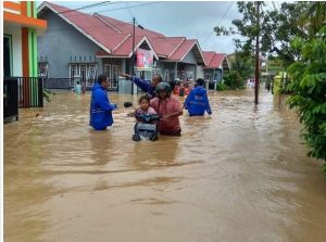 Akibat Hujan Lebat Ratusan Rumah Terandam Banjir di Kota Padang