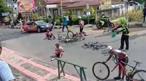 Tujuh Pembalap TdS Pelintasan Etape I Tabrakan