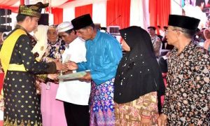Masyarakat Riau Terima 6000 Sertifikat Hak Atas Tanah Dari Presiden Jokowi