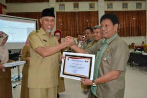 10 Pejabat Pemko Padang Terima Penghargaan LHKPN