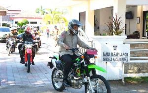 Walikota Padang Monitoring Ke Sejumlah TPS Dengan Sepeda Motor