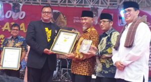 Kota Padang Terima Rekor Muri Dari Festival Bakcang dan Lamang Baluo