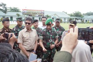 KOMANDAN PANGKALAN UTAMA TNI AL II MENGHADIRI PEMBERANGKATAN SATGAS KIZI TNI KONGA XX-Q MANUSCO TA 2020