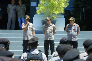 Polda Sumbar dan Polresta Padang Berikan Pengamanan saat Unras Damai di kantor DPRD Sumbar