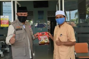 Peduli Covid-19, PT HPA Indonesia Serahkan 100 Pouch Obat Herbal