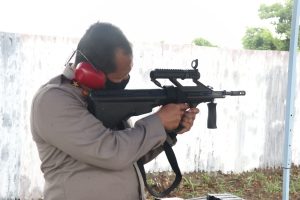 Tingkatkan Kemampuan Menembak, Kapolda Sumbar Beserta Jajaran Adakan Latihan Menembak