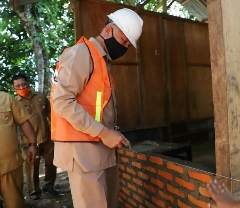 979 KK Dapat Bantuan Sanitasi, Wali Kota Mahyeldi Tinjau Kegiatan DPRKPP di Kecamatan Koto Tangah