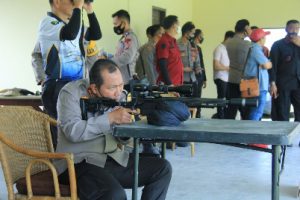 Lomba Menembak antar Pejabat Utama Polda Sumbar dalam Menyambut HUT Brimob