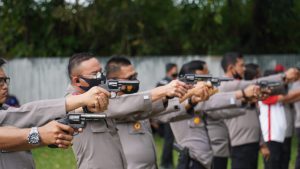 Asah Kemampuan Menembak, Puluhan Personel Ditlantas Polda Sumbar Gelar Latihan