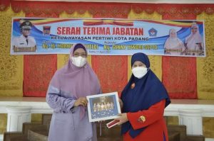 Ny. Genny Hendri Septa Resmi Jabat Ketua Yayasan Pertiwi Kota Padang