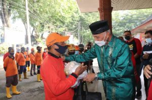 IASMA SMA-1 Labaouw-86 Wilayah Padang Beri Bantuan 70 Paket Sembako Kepada Pasukan Orange
