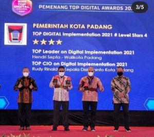 Perumda Air Minum Kota Padang Terima Penghargaan TOP AWARD 2021 Kategori Air Minum Era New Normal