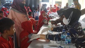 Laksanakan Vaksinasi di Polda Sumbar, Nakes Lantamal II Bersinergi Dengan Nakes Lain