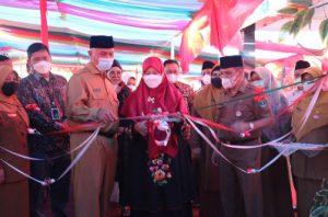 Setelah Dua Tahun Ditiadakan, Gubernur Mahyeldi Resmi Buka Bazar Ramadhan Dinas Koperasi & UKM
