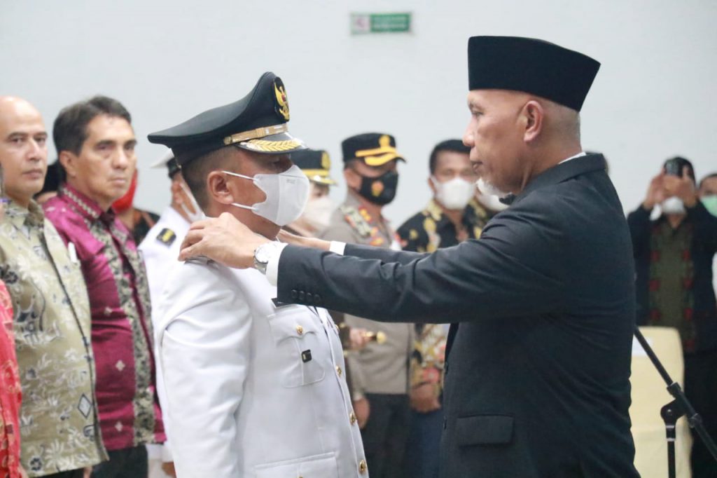 Gubernur Sumbar Lantik Dahlan Sos,MM Sebagai Pj Bupati Mentawai