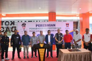 Walikota Padang Resmikan Pembangunan Toko Pasar Lubuk Buaya