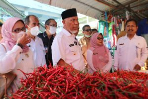 Gubernur Sumbar Cek Harga Bahan Pangan di Pasar Raya Padang