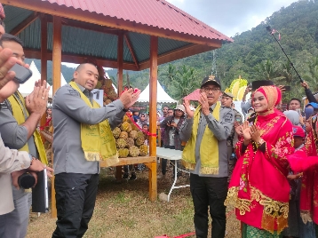 Wagub Sumbar Semarakkan Festival Kampung Durian Solok Selatan