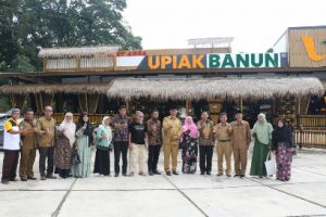 Gubernur Sumbar Resmikan Rumah Makan Upiak Banun di Kayu Tanam