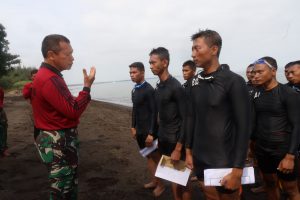 Wadan Kodiklatal Tinjau Latihan Praktek Siswa Diktaifib XLIX Dan Dikko Marinir Angkatan 170
