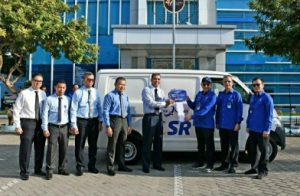 Bank Nagari Serahkan Satu Unit Mobil Operasional Kepada Perumdam Kota Padang