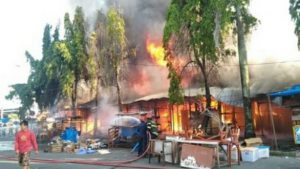 Lebih Kurang 40 Kios di Pasar Raya Padang Ludes Terbakar