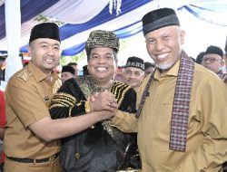 Gubernur Mahyeldi Hadiri Upacara Adat Batagak Gala Suku Sikumbang Datuak Putiah Kepada Suhatri Bur Bupati Padang Pariaman