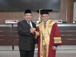 Sekda Sumbar Hansastri Hadiri Pengukuhan Enam Guru Besar Baru UIN Imam Bonjol Padang