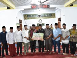 Safari Ramadhan ke Taratak Padang Kampuang, Ketua DPRD Sumbar Supardi Bantu Masjid AlHusna dan UMKM Setempat