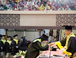 Wisuda Ke-134,Prof Ganefri: UNP Kembangkan SDM Menyambut Indonesia Emas 2045