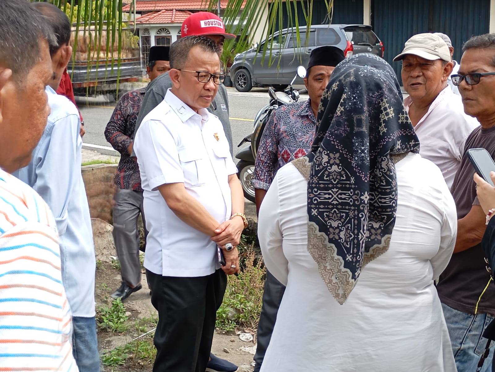 Usai Terima Aspirasi Warga Lubuk Alung, Anggota DPRD Sumbar Benny Saswin Langsung Tinjau Tiga Lokasi