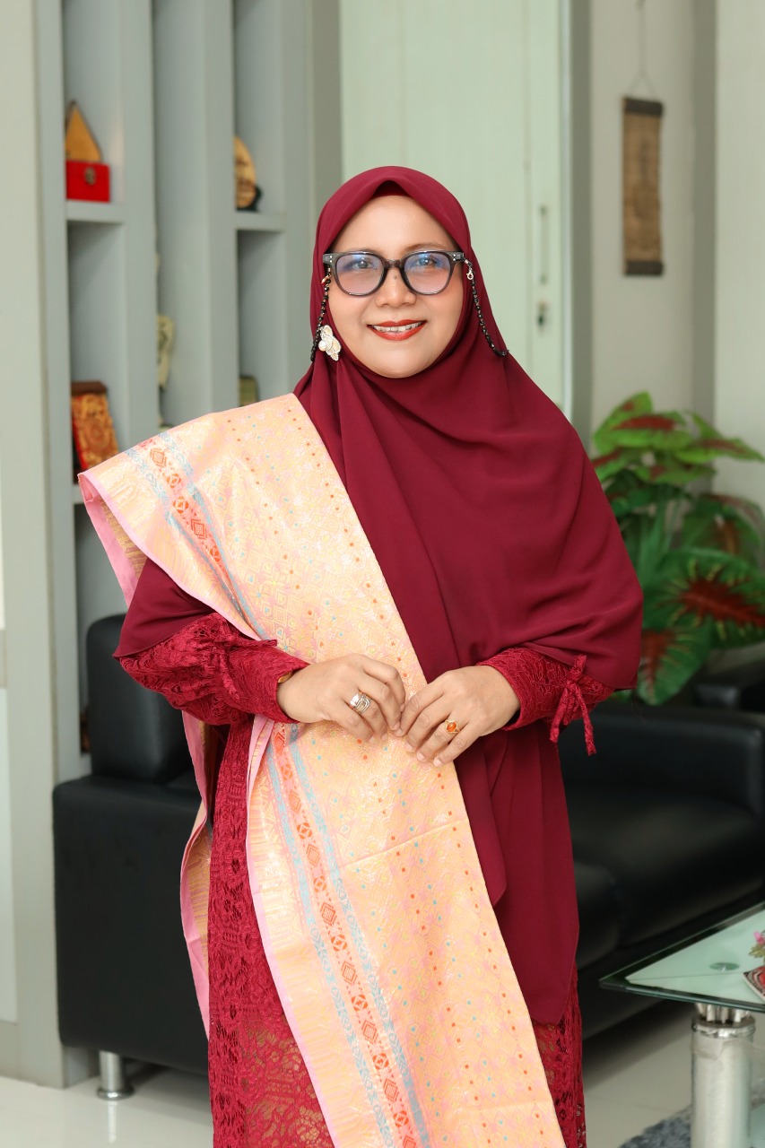 Resmi Jabat Dekan, Prof. Dr. Ike Revita: FIB Unand Makin Berdaya Saing Global