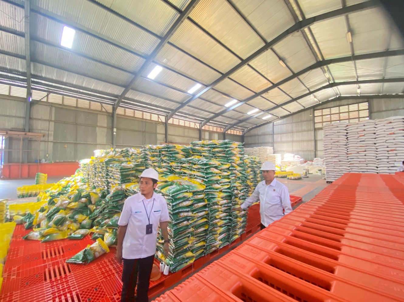 Ditreskrimsus Polda Sumbar Kombes Pol Andry Kurniawan Cek Gudang Bulog, Stok Beras Terpenuhi