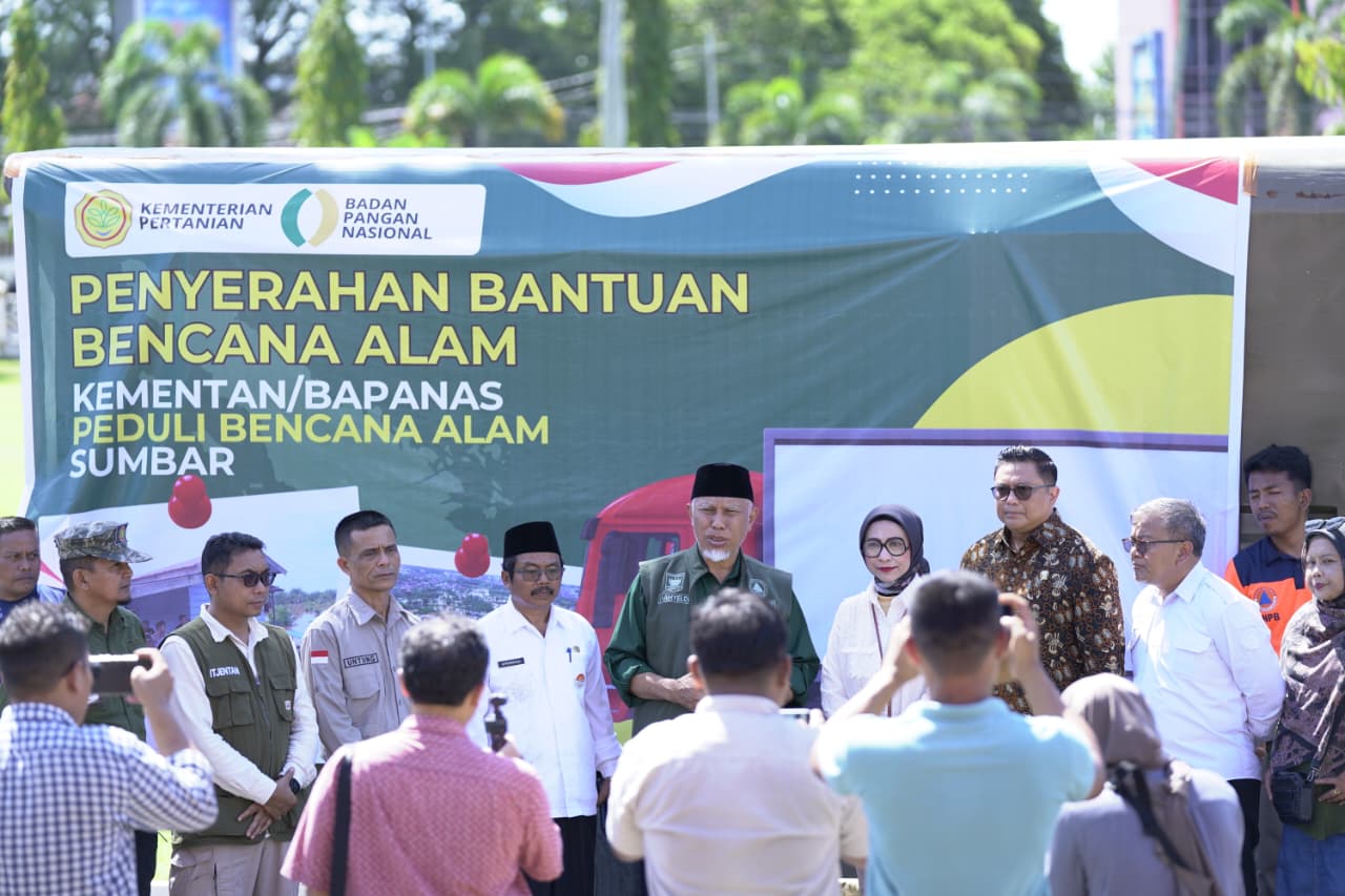 Gubernur Mahyeldi Terima Bantuan Kemanusiaan Tahap II dari Kementan untuk Korban Bencana di Sumbar