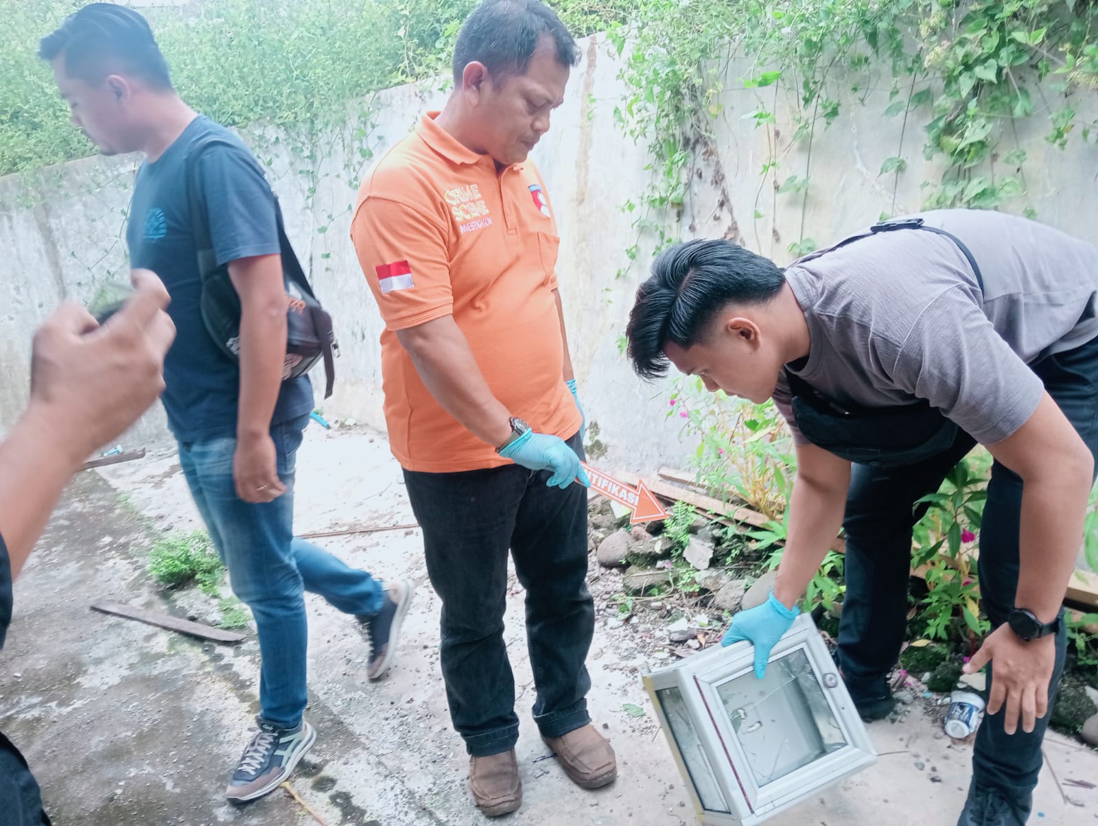 Polres Solok Selatan Lakukan Olah TKP Pengerusakan Kantor PWI oleh OTK
