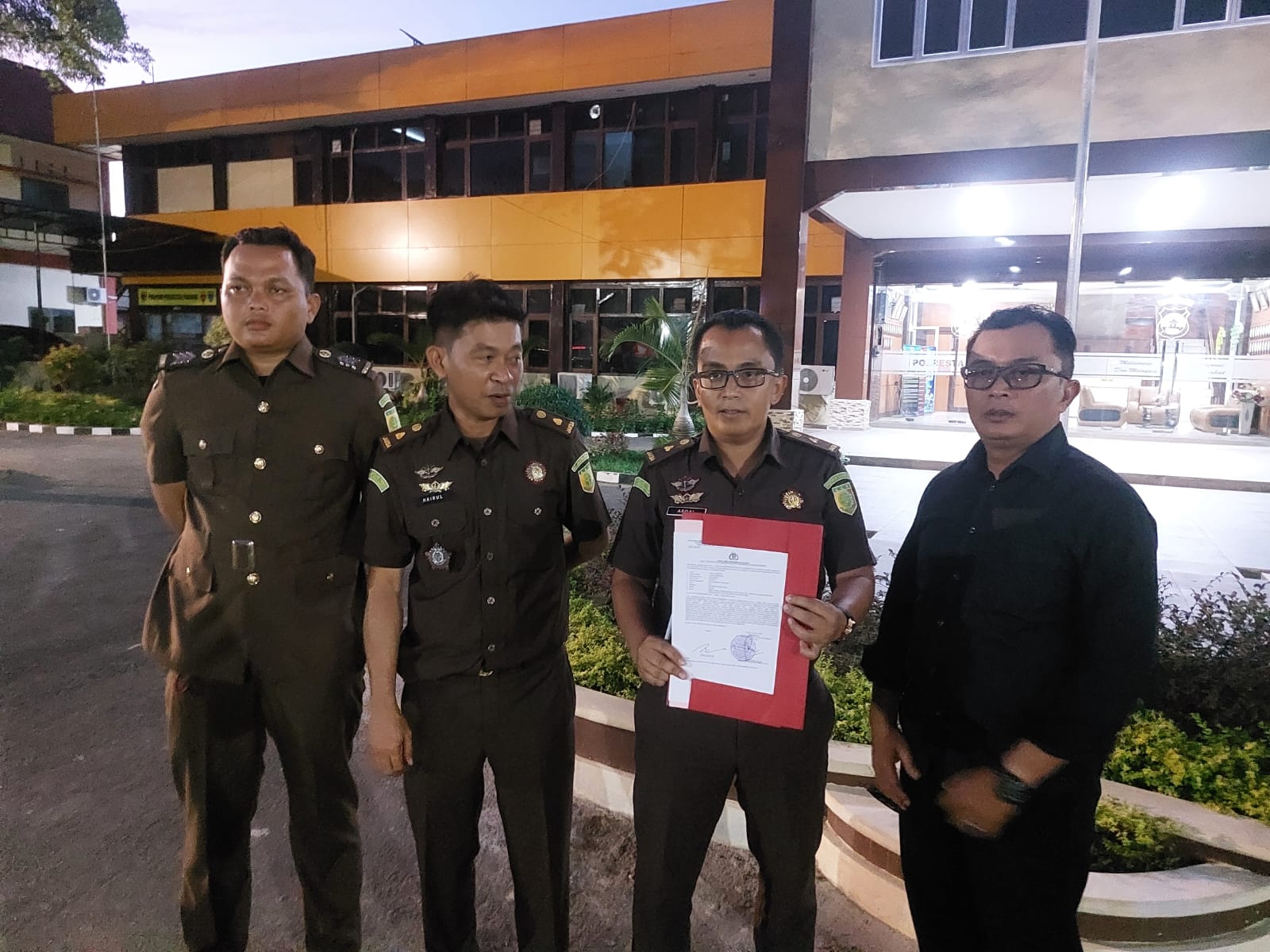 Kejaksaan Negeri Padang Laporkan Pengacara Kasus DPO Korupsi ke Polresta Padang