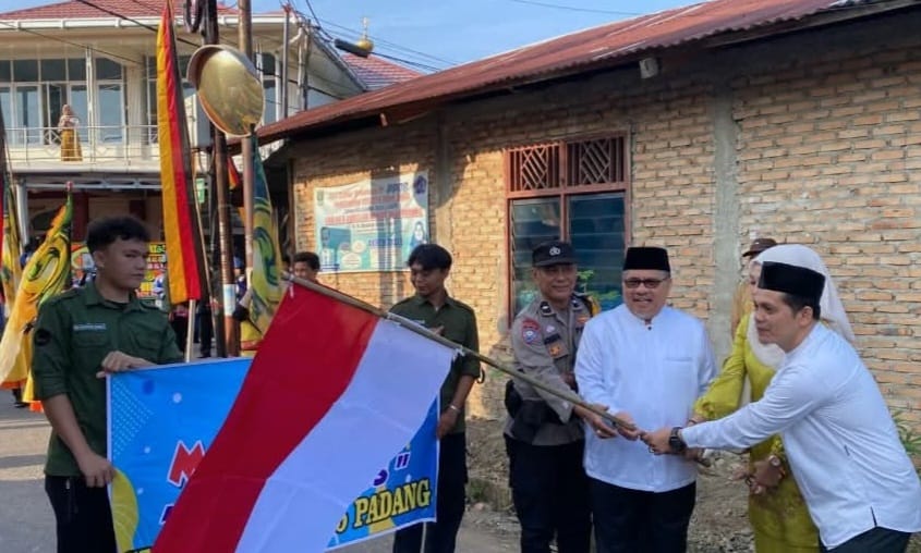 Dilepas Ketua DPRD Sumbar, Pawai Katam Al-Qur’an Perdana Masjid Al Huda Disambut Antusias Warga