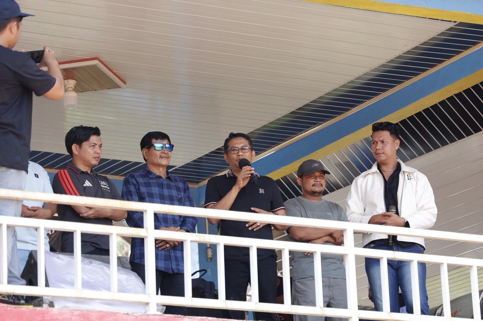 Wakil Ketua DPRD Sumbar Evi Yandri, Tutup Kejurnas Grasstrack Peridon di Pasaman Barat