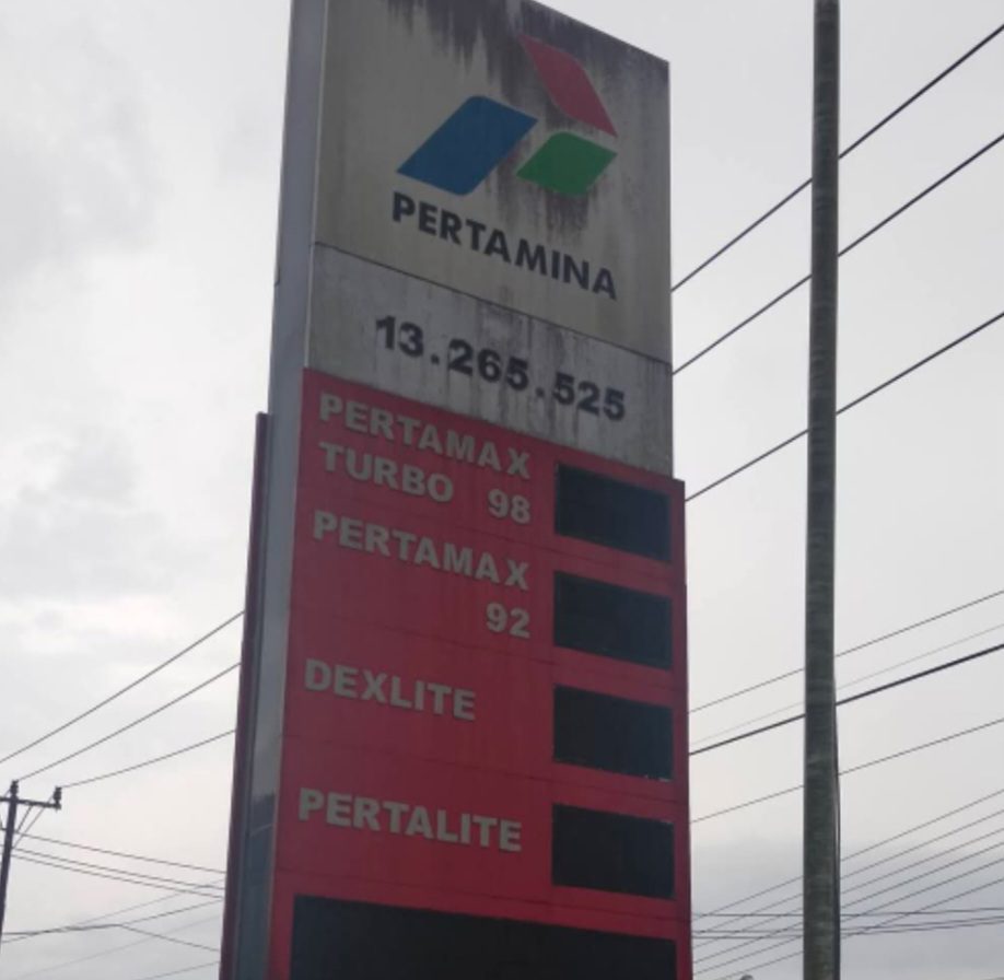 Warga Geram, SPBU Muaro Kiawai Diduga “Langsiran” Tangki Kelihatan Penuh tapi Penjualan Pertalite Ditutup