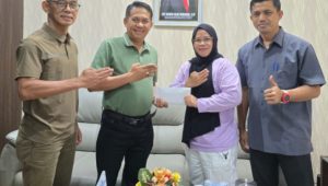 Wakil Ketua DPRD Sumbar Evi Yandri Rajo Budiman Lepas Wasit INKADO Sumbar Ikuti Ujian Wasit/Juri AKF ke Bangladesh