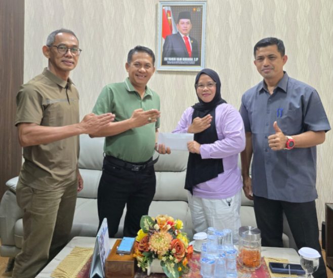 Wakil Ketua DPRD Sumbar Evi Yandri Rajo Budiman Lepas Wasit INKADO Sumbar Ikuti Ujian Wasit/Juri AKF ke Bangladesh
