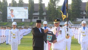 Gubernur Mahyeldi Raih Penghargaan Kartika Pamong Praja Madya dari IPDN