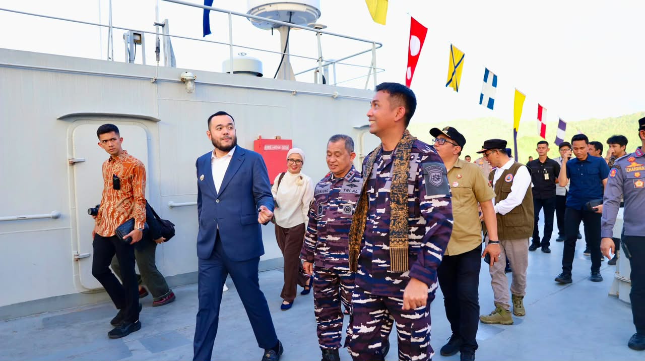 Walikota Fadly Amran Sambut KRI Teluk Kendari-518, Hadiah Istimewa HJK Padang ke-357 untuk Masyarakat