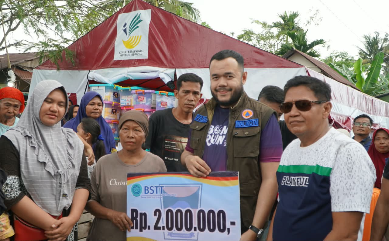 Dari Lapau Munggu, Walikota Fadly Amran Serahkan Bantuan bagi Korban Banjir dan Cuaca Ekstrem