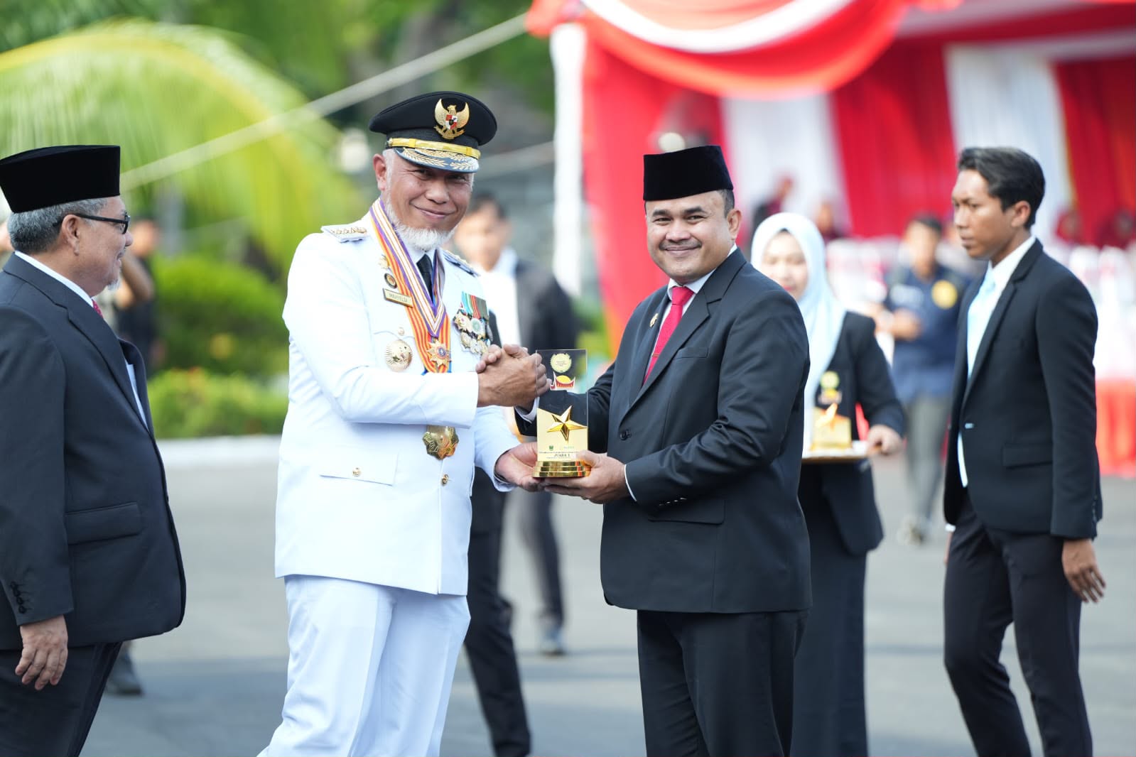 Raju Minropa Terima Anugerah Adinata Syariah, Padang Raih Terbaik 1 Tingkat Sumbar