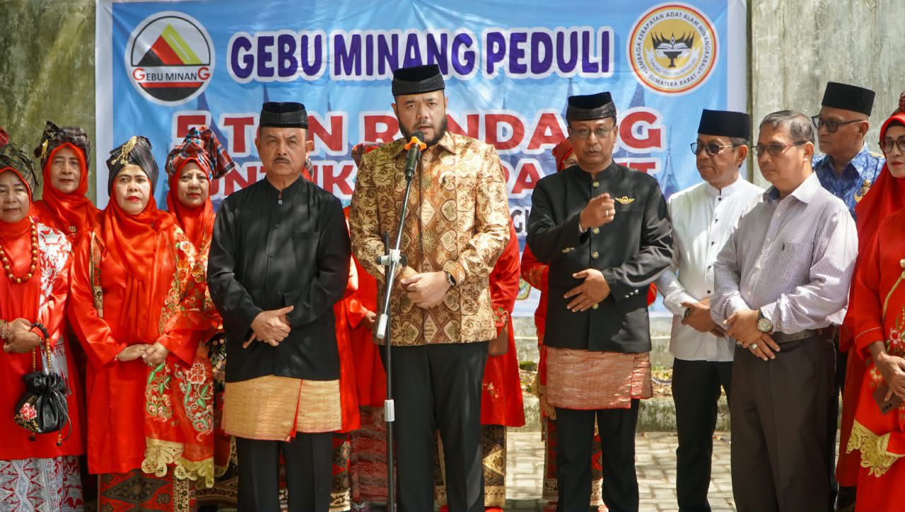 Fadly Amran: Saat NTT Berduka, Minangkabau Hadir dengan 5 Ton Rendang