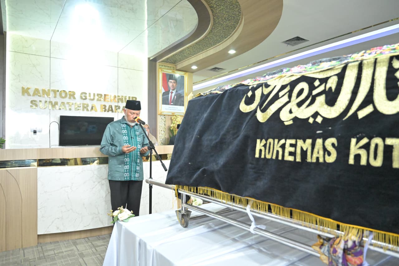 Gubernur Mahyeldi Lepas Jenazah Kadis Kebudayaan Syaiful Bahri, Kenang Dedikasi hingga Akhir Pengabdian