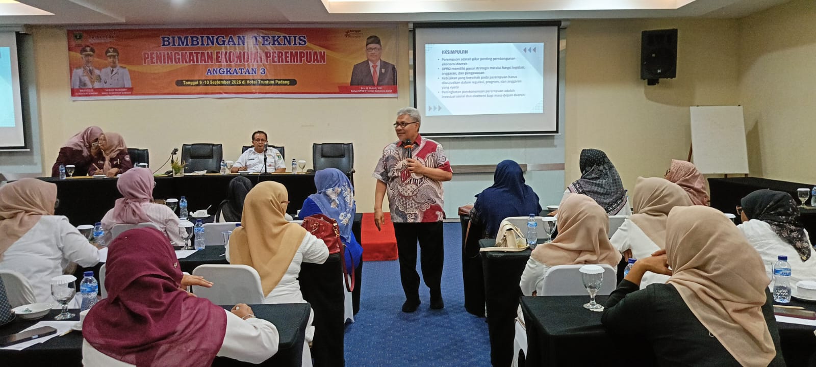 Ketua DPRD Sumbar Muhidi: Perempuan Memiliki Peranan Penting Menggerakan Ekonomi Keluarga